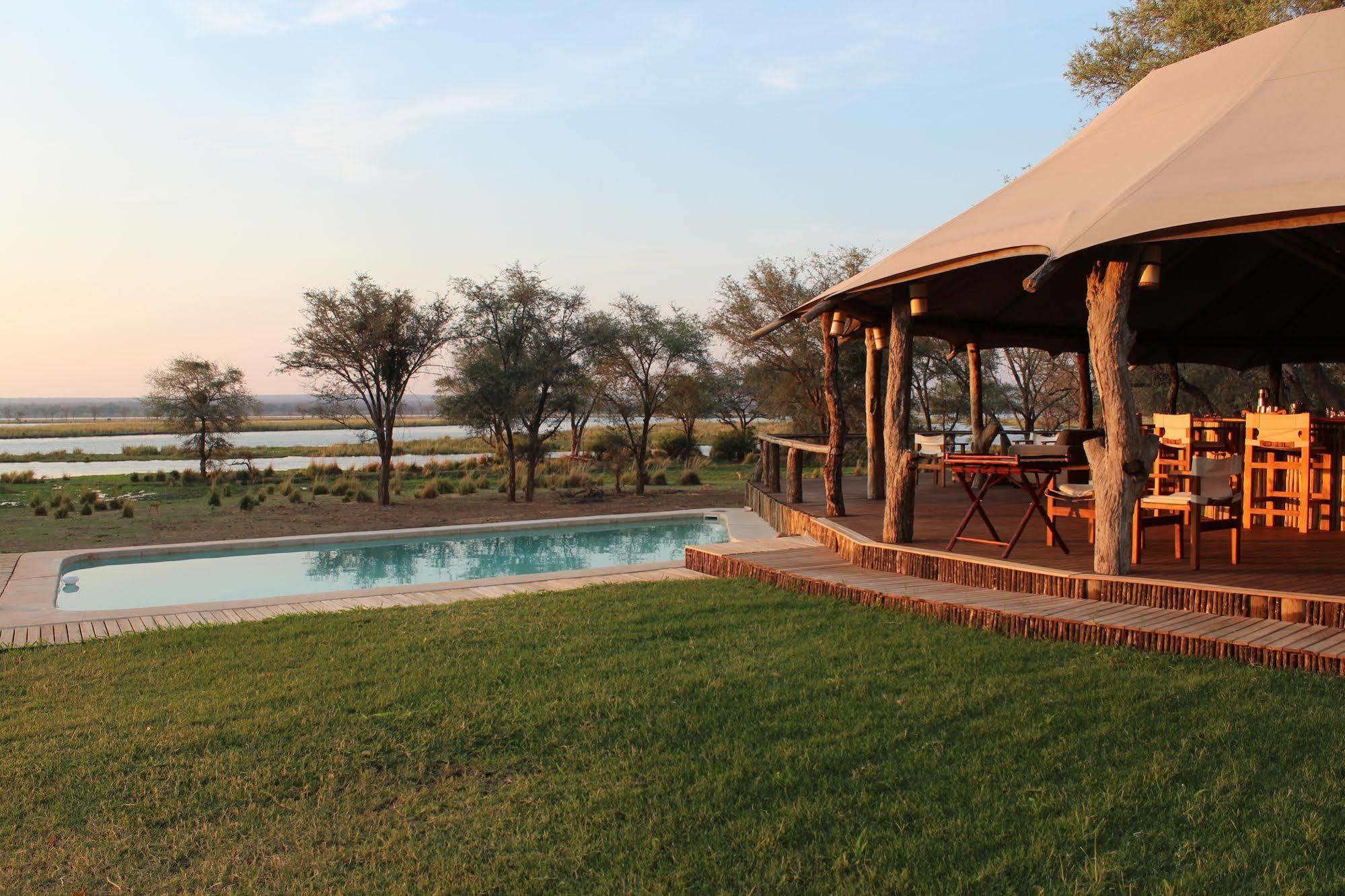 Anabezi Camp Hotel Jeki Екстериор снимка