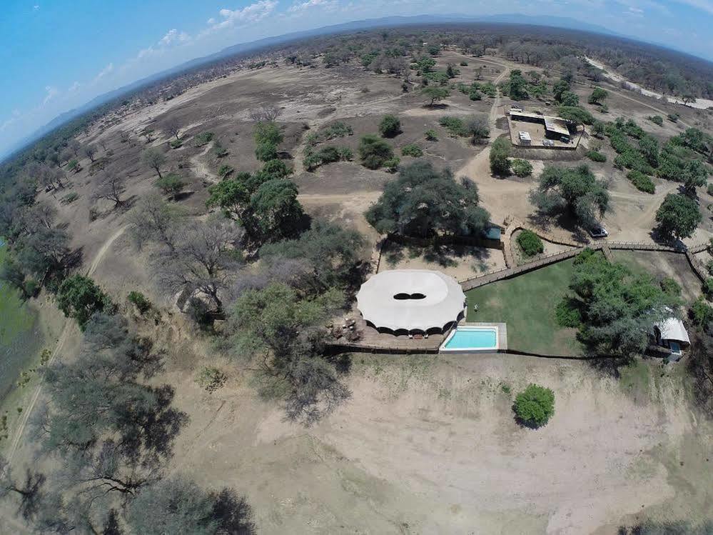Anabezi Camp Hotel Jeki Екстериор снимка
